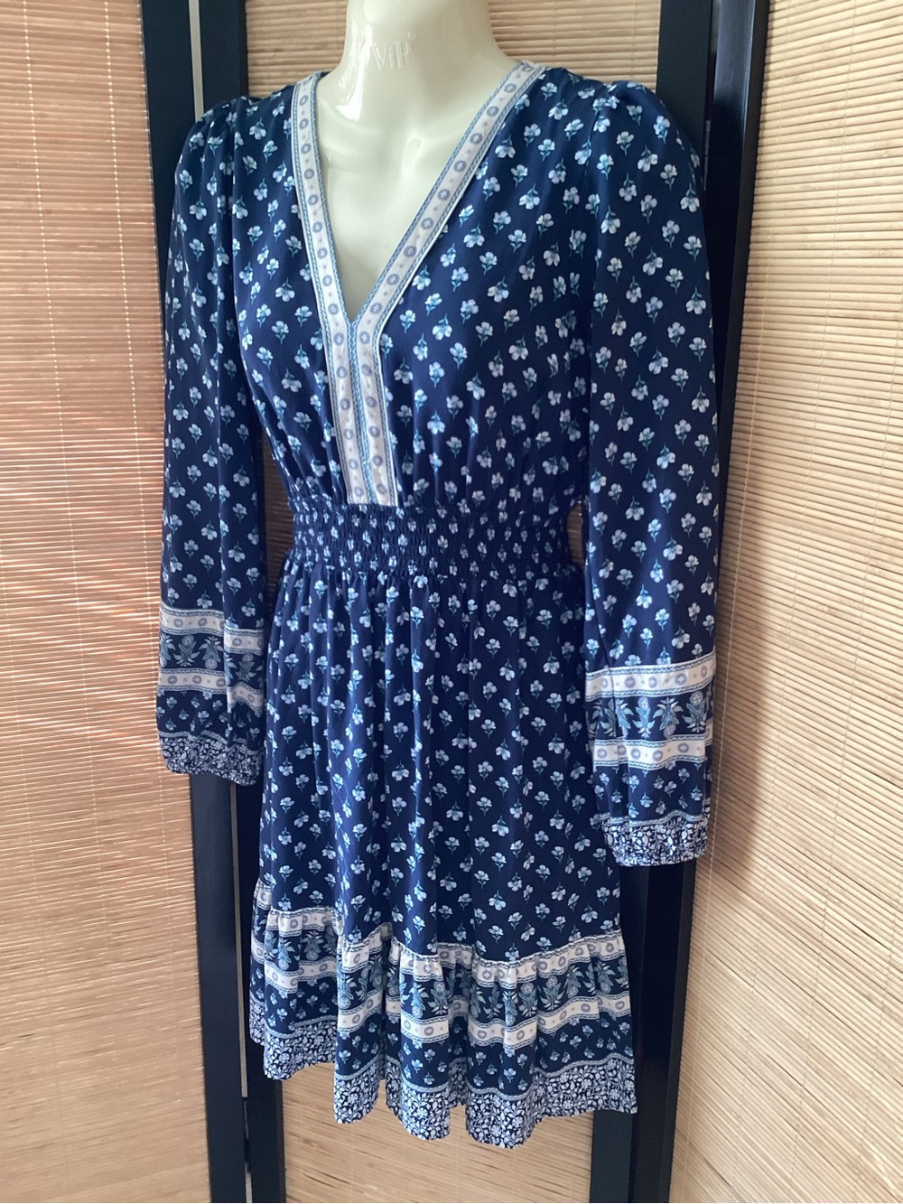 ❤️ LUCKY BRAND Smocked Waist Dress Sz S Navy Blue Floral V-Neck